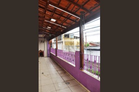 Casa à venda com 240m², 3 quartos e 1 vaga Casa à venda com 240m², 3 quartos e 1 vagaVaranda
