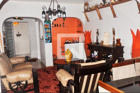 Casa à venda com 240m², 3 quartos e 1 vaga Casa à venda com 240m², 3 quartos e 1 vagaSala