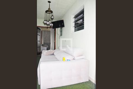 Casa à venda com 240m², 3 quartos e 1 vaga Casa à venda com 240m², 3 quartos e 1 vagaVaranda