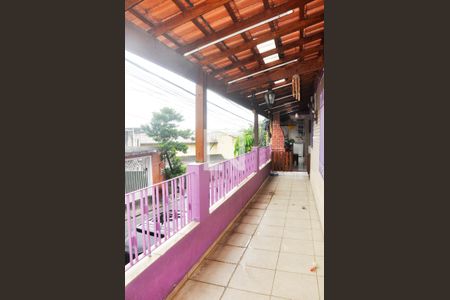 Casa à venda com 240m², 3 quartos e 1 vaga Casa à venda com 240m², 3 quartos e 1 vagaVaranda