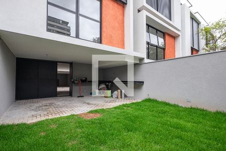 Casa de condomínio à venda com 226m², 3 quartos e 3 vagas Casa de condomínio à venda com 226m², 3 quartos e 3 vagasQuintal