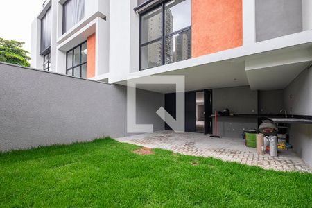 Casa de condomínio à venda com 226m², 3 quartos e 3 vagas Casa de condomínio à venda com 226m², 3 quartos e 3 vagasQuintal