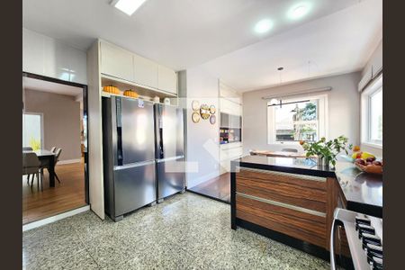 Casa à venda com 553m², 5 quartos e 4 vagas Casa à venda com 553m², 5 quartos e 4 vagasCozinha