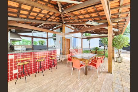 Casa à venda com 553m², 5 quartos e 4 vagas Casa à venda com 553m², 5 quartos e 4 vagasEspaço Gourmet