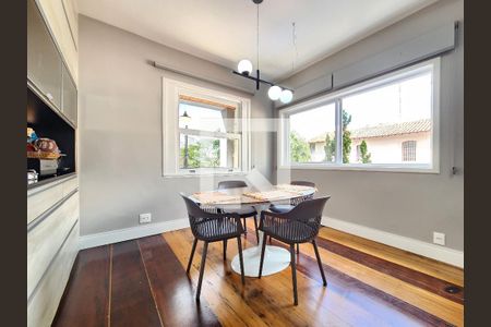 Casa à venda com 553m², 5 quartos e 4 vagas Casa à venda com 553m², 5 quartos e 4 vagasCopa