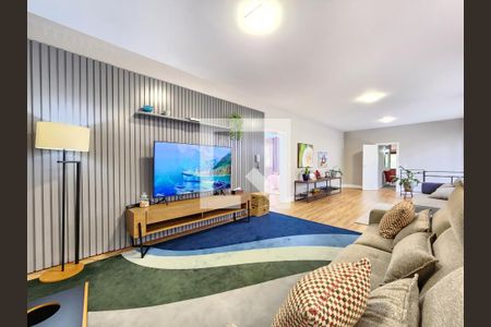 Casa à venda com 553m², 5 quartos e 4 vagas Casa à venda com 553m², 5 quartos e 4 vagasSala tv