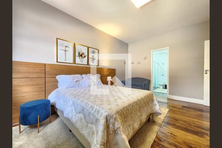 Casa à venda com 553m², 5 quartos e 4 vagas Casa à venda com 553m², 5 quartos e 4 vagasQuarto Suíte 3