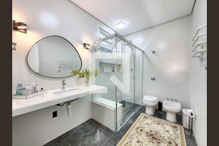 Casa à venda com 553m², 5 quartos e 4 vagas Casa à venda com 553m², 5 quartos e 4 vagasBanheiro da Suíte 3