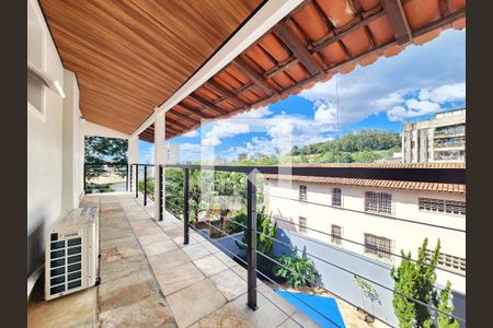 Casa à venda com 553m², 5 quartos e 4 vagas Casa à venda com 553m², 5 quartos e 4 vagasvaranda da Suite 1