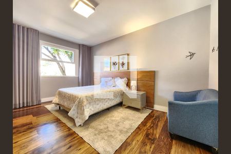 Casa à venda com 553m², 5 quartos e 4 vagas Casa à venda com 553m², 5 quartos e 4 vagasQuarto Suíte 3