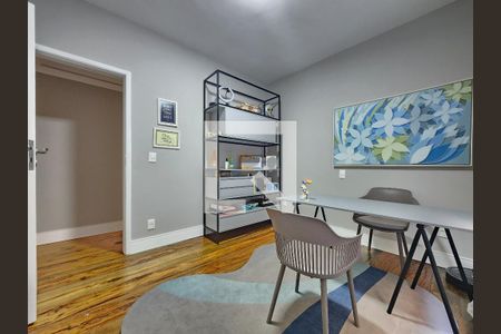 Casa à venda com 553m², 5 quartos e 4 vagas Casa à venda com 553m², 5 quartos e 4 vagasQuarto 5