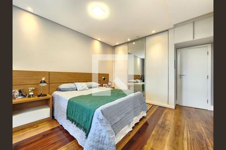 Casa à venda com 553m², 5 quartos e 4 vagas Casa à venda com 553m², 5 quartos e 4 vagasQuarto Suíte 2