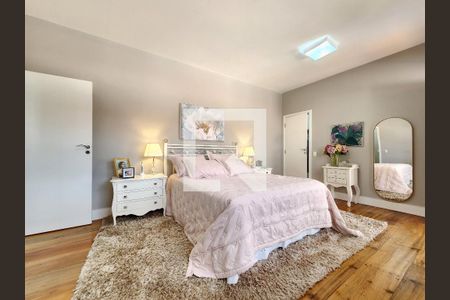 Casa à venda com 553m², 5 quartos e 4 vagas Casa à venda com 553m², 5 quartos e 4 vagasQuarto Suíte 1