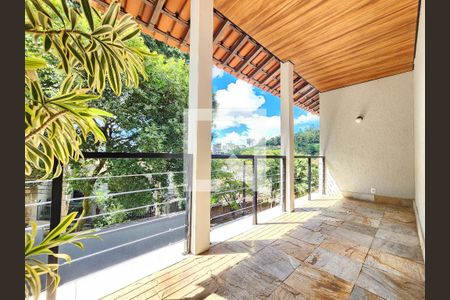 Casa à venda com 553m², 5 quartos e 4 vagas Casa à venda com 553m², 5 quartos e 4 vagasVaranda da Sala 2 andar