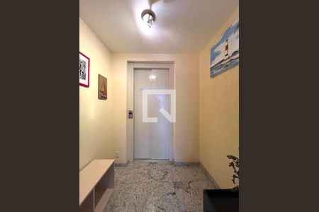 Apartamento à venda com 105m², 2 quartos e 2 vagas Apartamento à venda com 105m², 2 quartos e 2 vagasHall privativo