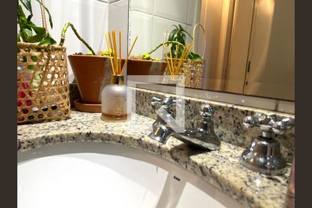 Apartamento à venda com 105m², 2 quartos e 2 vagas Apartamento à venda com 105m², 2 quartos e 2 vagasBanheiro Corredor