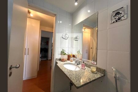 Apartamento à venda com 105m², 2 quartos e 2 vagas Apartamento à venda com 105m², 2 quartos e 2 vagasBanheiro Corredor