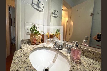 Apartamento à venda com 105m², 2 quartos e 2 vagas Apartamento à venda com 105m², 2 quartos e 2 vagasBanheiro Corredor