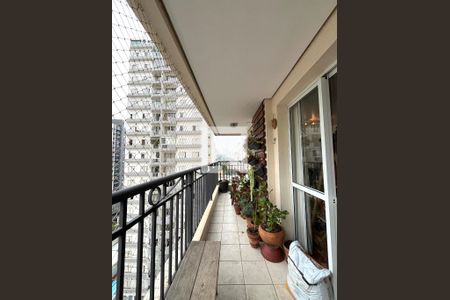 Apartamento à venda com 105m², 2 quartos e 2 vagas Apartamento à venda com 105m², 2 quartos e 2 vagasVaranda