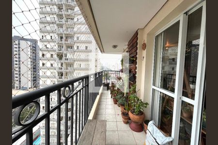 Apartamento à venda com 105m², 2 quartos e 2 vagas Apartamento à venda com 105m², 2 quartos e 2 vagasVaranda