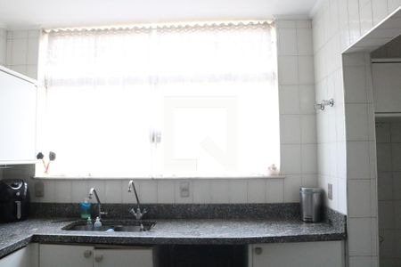 Casa à venda com 584m², 5 quartos e 5 vagasCozinha