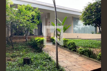 Casa à venda com 584m², 5 quartos e 5 vagasFachada