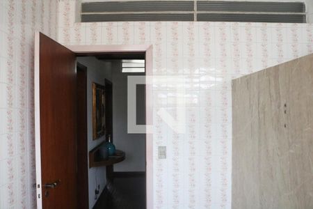 Casa à venda com 584m², 5 quartos e 5 vagasBanheiro 2