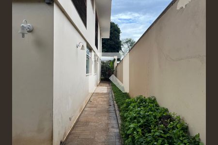 Casa à venda com 584m², 5 quartos e 5 vagasQuintal
