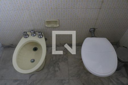 Casa à venda com 584m², 5 quartos e 5 vagasBanheiro 1