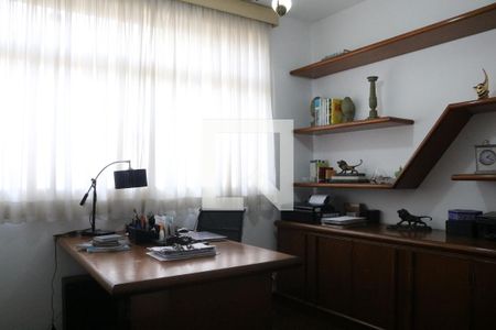 Casa à venda com 584m², 5 quartos e 5 vagasEscritório