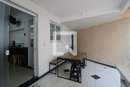 Casa à venda com 163m², 3 quartos e 2 vagasCozinha externa e quintal