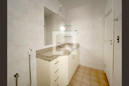 Apartamento à venda com 125m², 4 quartos e 2 vagas Apartamento à venda com 125m², 4 quartos e 2 vagasBanheiro da Suíte