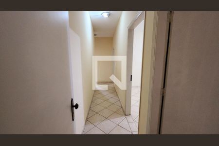 Casa à venda com 251m², 4 quartos e 5 vagas Casa à venda com 251m², 4 quartos e 5 vagasCorredor