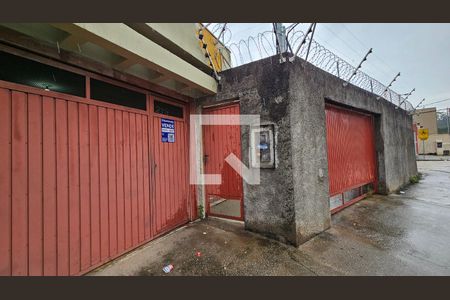 Casa à venda com 251m², 4 quartos e 5 vagas Casa à venda com 251m², 4 quartos e 5 vagasFachada