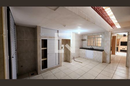 Casa à venda com 251m², 4 quartos e 5 vagas Casa à venda com 251m², 4 quartos e 5 vagasCozinha 2