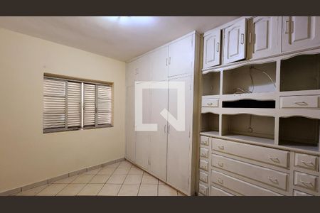 Casa à venda com 251m², 4 quartos e 5 vagas Casa à venda com 251m², 4 quartos e 5 vagasQuarto 2