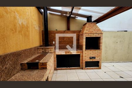 Casa à venda com 251m², 4 quartos e 5 vagas Casa à venda com 251m², 4 quartos e 5 vagasÁrea comum - Churrasqueira