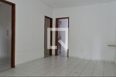Sala de casa à venda com 3 quartos, 600m² em Taquara, Rio de Janeiro