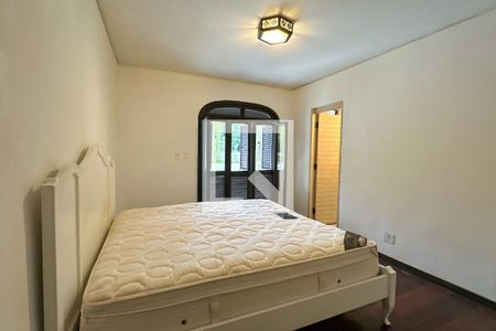 Casa à venda com 1800m², 11 quartos e 8 vagas Casa à venda com 1800m², 11 quartos e 8 vagasSuíte 08 - Casa 04