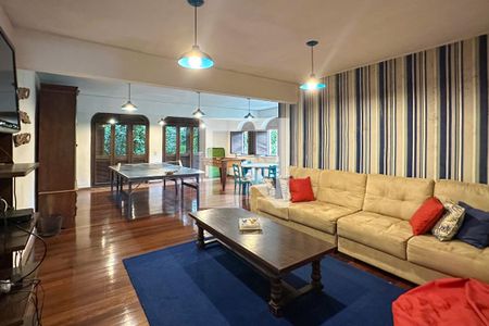 Casa à venda com 1800m², 11 quartos e 8 vagas Casa à venda com 1800m², 11 quartos e 8 vagasSala 08 - Casa 02