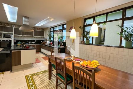 Casa à venda com 1800m², 11 quartos e 8 vagas Casa à venda com 1800m², 11 quartos e 8 vagasCozinha 01 - Casa 01