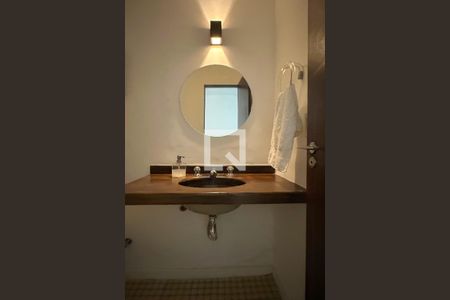 Casa à venda com 1800m², 11 quartos e 8 vagas Casa à venda com 1800m², 11 quartos e 8 vagasLavabo 02 - Casa 02