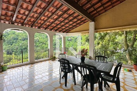 Casa à venda com 1800m², 11 quartos e 8 vagas Casa à venda com 1800m², 11 quartos e 8 vagasVaranda - Casa 03