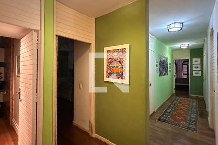 Casa à venda com 1800m², 11 quartos e 8 vagas Casa à venda com 1800m², 11 quartos e 8 vagasCorredor