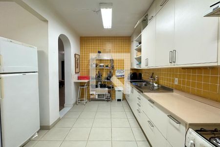 Casa à venda com 1800m², 11 quartos e 8 vagas Casa à venda com 1800m², 11 quartos e 8 vagasCozinha 02 - Casa 02