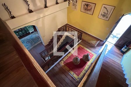 Casa à venda com 1800m², 11 quartos e 8 vagas Casa à venda com 1800m², 11 quartos e 8 vagasHall de escadas - Casa 01
