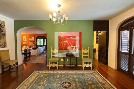 Casa à venda com 1800m², 11 quartos e 8 vagas Casa à venda com 1800m², 11 quartos e 8 vagasHall - Casa 01
