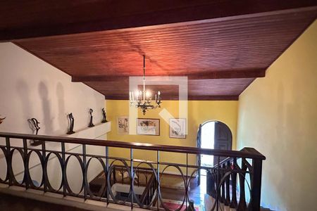 Casa à venda com 1800m², 11 quartos e 8 vagas Casa à venda com 1800m², 11 quartos e 8 vagasHall de escadas - Casa 01
