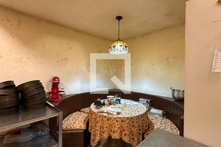 Casa à venda com 1800m², 11 quartos e 8 vagas Casa à venda com 1800m², 11 quartos e 8 vagasCozinha 04 - Casa 04