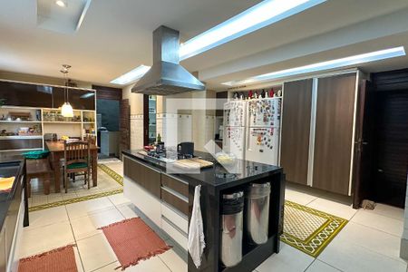 Casa à venda com 1800m², 11 quartos e 8 vagas Casa à venda com 1800m², 11 quartos e 8 vagasCozinha 01 - Casa 01